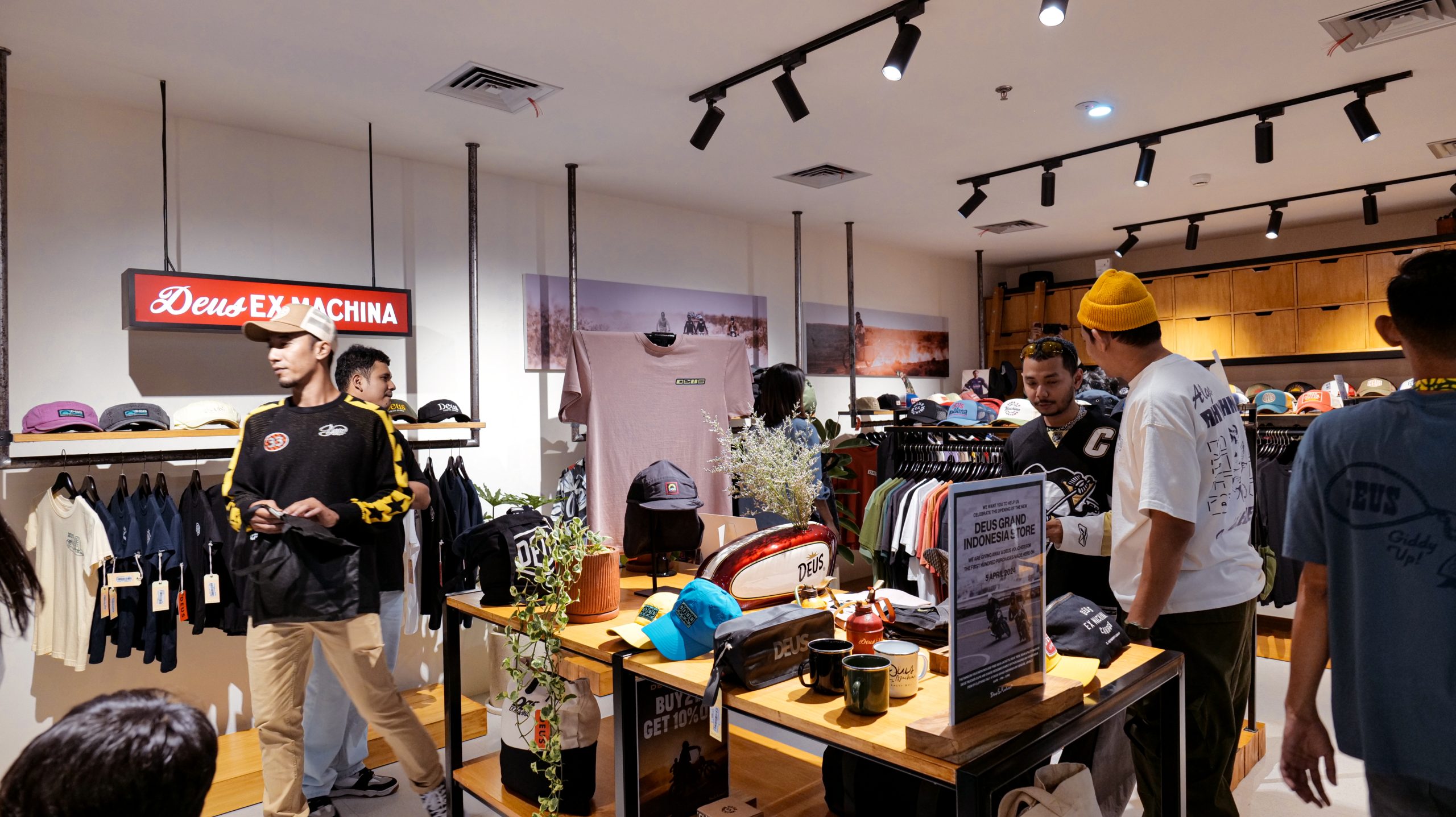 BUKA BARU LAGI, SEMAKIN BANYAK OUTLET RESMI DEUS EX MACHINA DI JAKARTA ...